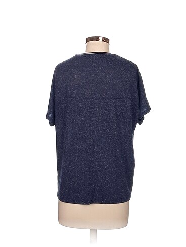 m Beden Pull and Bear T-shirt %70 İndirimli.