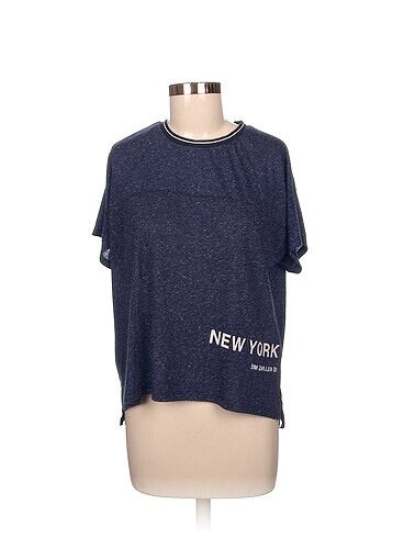 Pull and Bear T-shirt %70 İndirimli.
