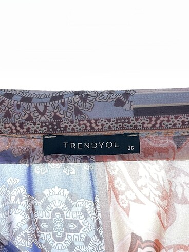 36 Beden çeşitli Renk Trendyol & Milla Gömlek %70 İndirimli.