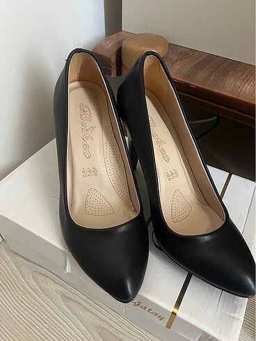 Sıfır tertemiz Siyah topuklu stiletto