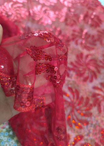 Kırmızı İşlemeli Parlak örtü - Görsel 3