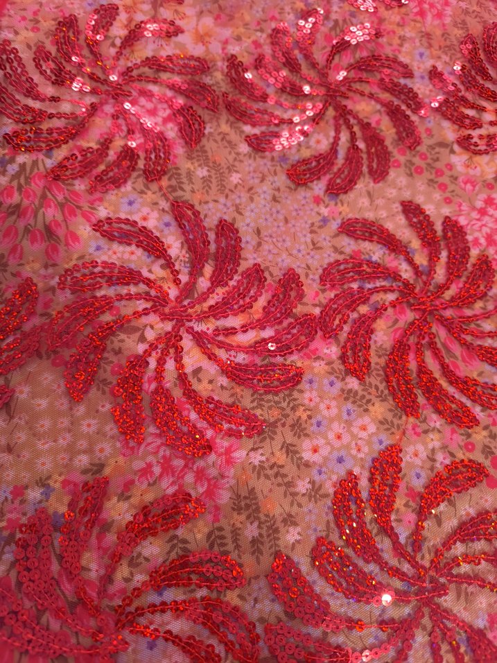 Kırmızı İşlemeli Parlak örtü - Görsel 2