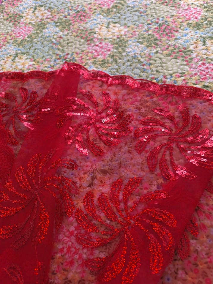 Kırmızı İşlemeli Parlak örtü - Görsel 5