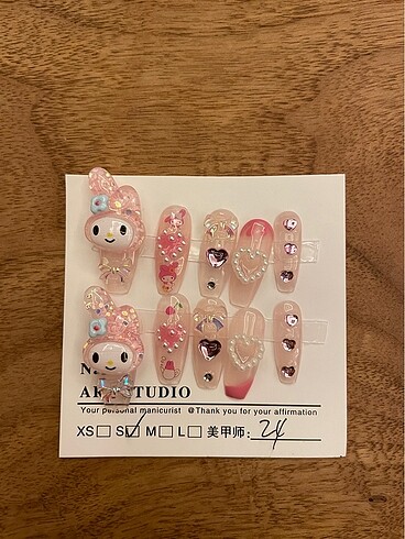 Hello kitty takma tırnak