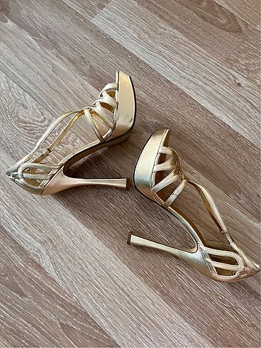 37,5 Beden altın Renk Nine west dore topuklu
