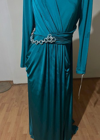 Zincir Detaylı Uzun Turkuaz Abiye Elbise - Görsel 2