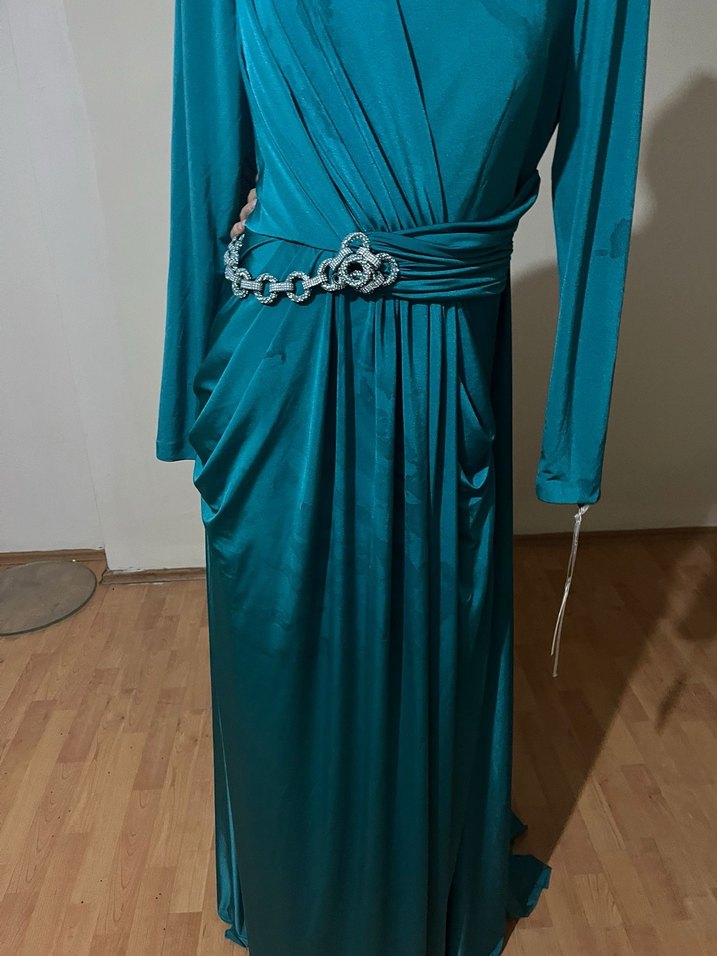 Zincir Detaylı Uzun Turkuaz Abiye Elbise - Görsel 2