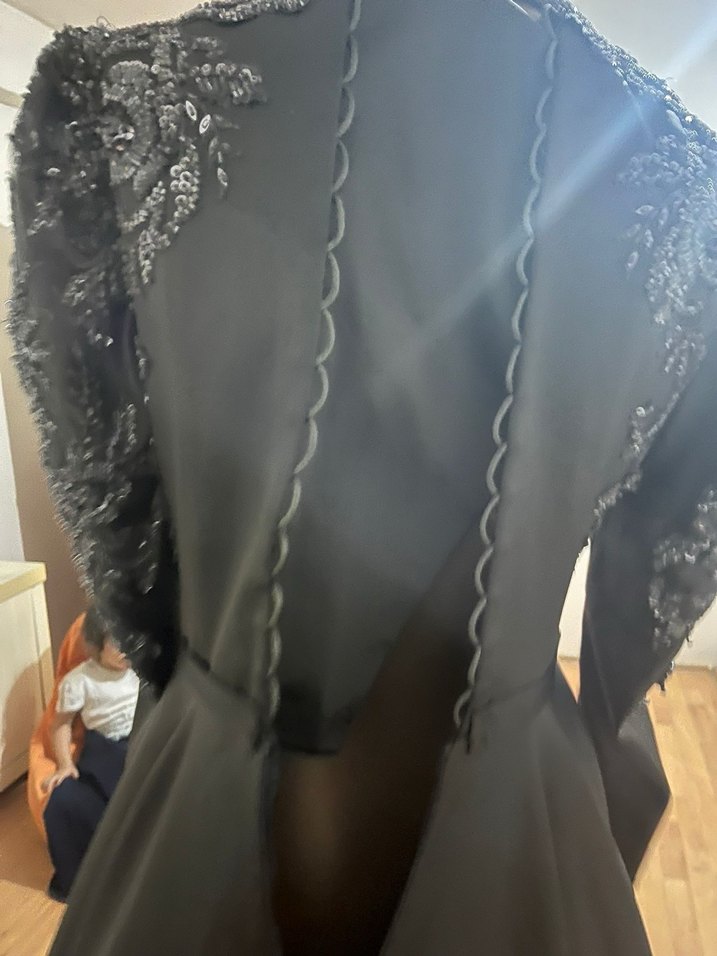 Gri İşlemeli Uzun Kollu Gotik Abiye Elbise - Görsel 2