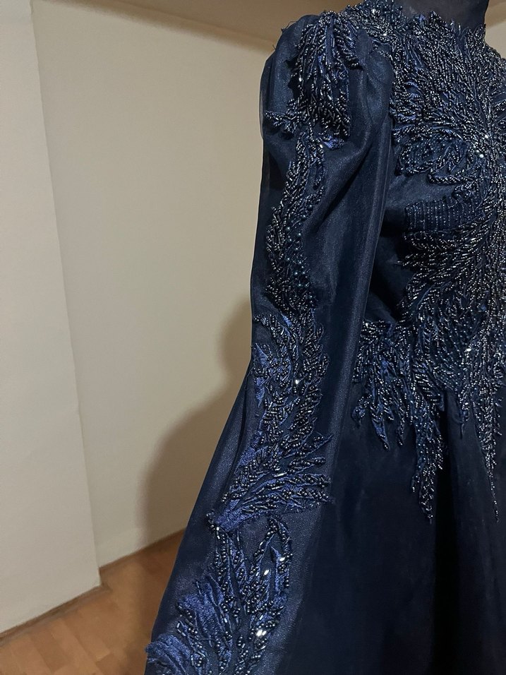 Boncuk İşlemeli Lacivert Uzun Gotik Abiye - Görsel 3