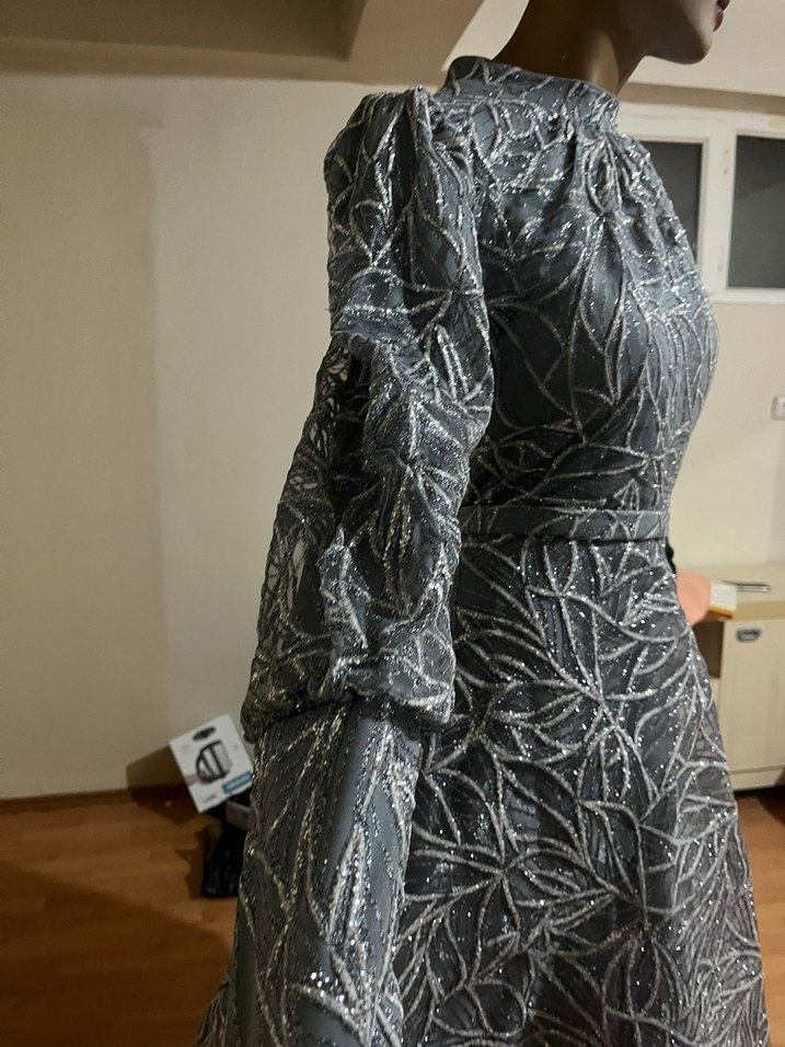 Gri sim işlemeli abiye - Görsel 3