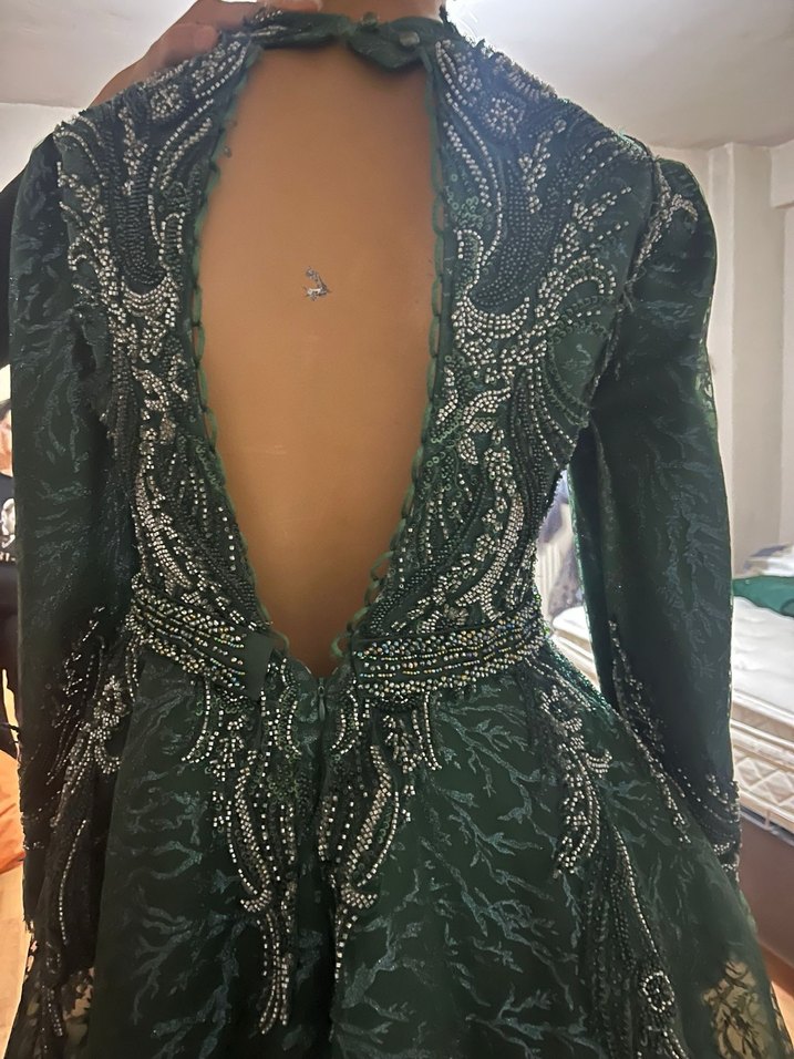 Uzun Kollu İşlemeli Yeşil Abiye Elbise - Görsel 4