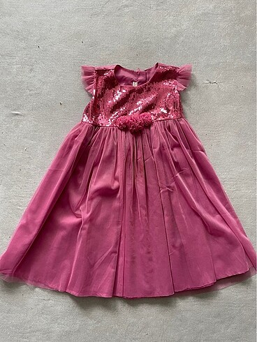 Pembe elbise