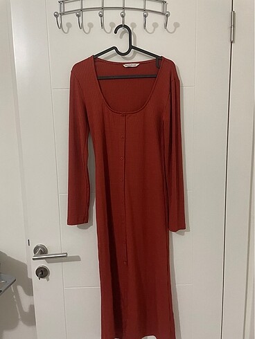 Stradivarius marka midi elbise