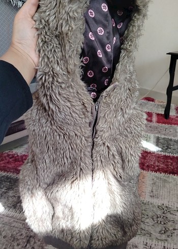 Kız Çocuk Kapüşonlu Kürklü Yelek - Görsel 3