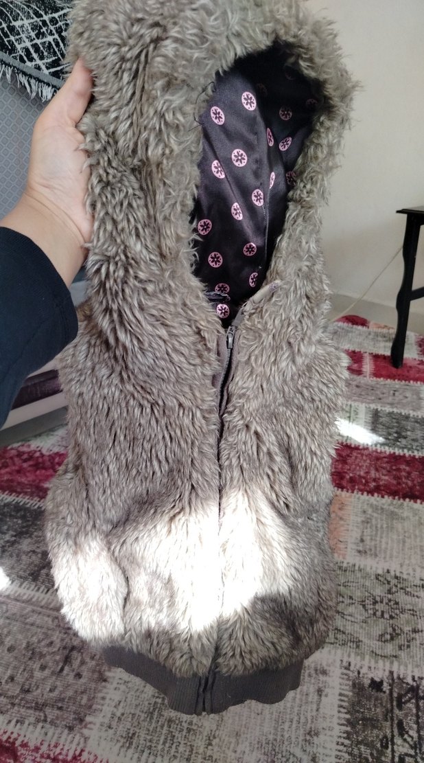 Kız Çocuk Kapüşonlu Kürklü Yelek - Görsel 3