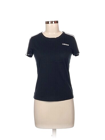 Adidas T-shirt %70 İndirimli.