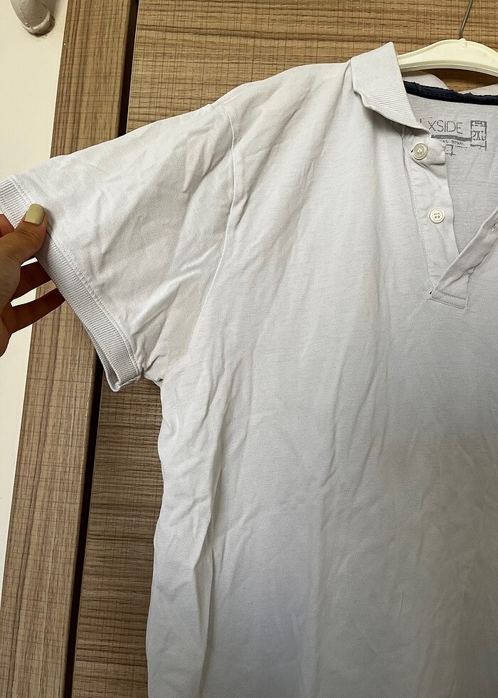 Darı lekesi olan tişört - Görsel 2