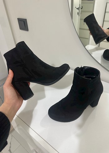 Siyah Süet  Topuklu Kadın Bot - Görsel 2