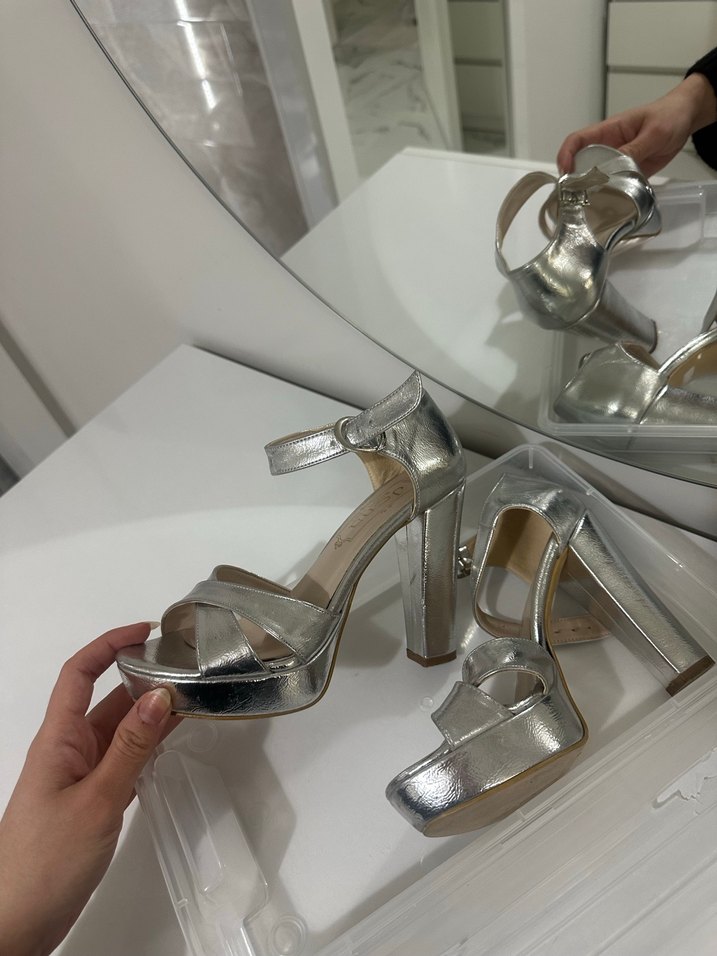 Gri Yılan Desenli Metal Topuklu Kadın Ayakkabı - Görsel 2