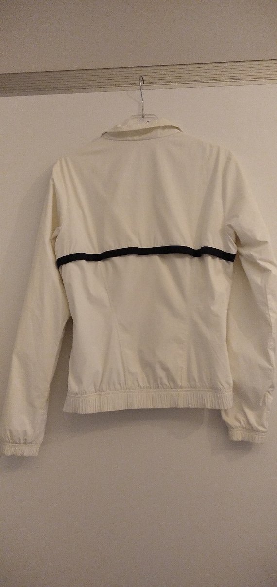 Beyaz Fermuarlı Nike Kadın alt üst takımı - Görsel 2