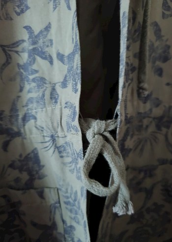 kadın önden bağlamalı yağmurluk kumaşlı haki yeşil ceket - Görsel 4