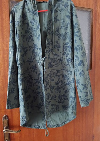 kadın önden bağlamalı yağmurluk kumaşlı haki yeşil ceket - Görsel 3