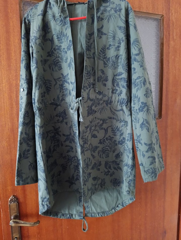 kadın önden bağlamalı yağmurluk kumaşlı haki yeşil ceket - Görsel 3