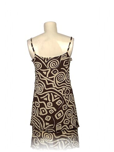 m Beden PreLoved Kısa Elbise %70 İndirimli.