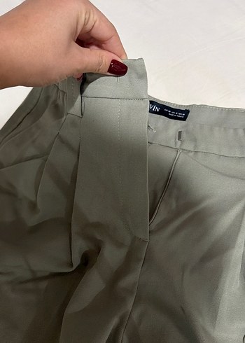 Haki Keten Rahat Kesim Mini Şort - Görsel 3