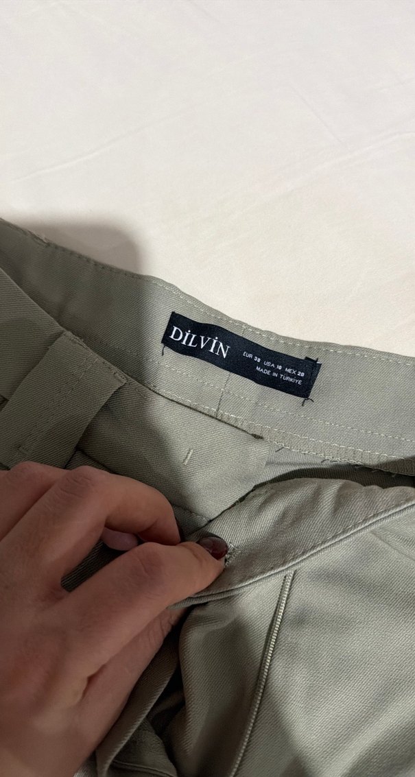 Haki Keten Rahat Kesim Mini Şort - Görsel 2