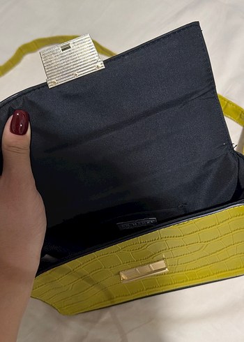 Sarı Deri Yılan Desenli Tokalı Kadın Çanta - Görsel 4