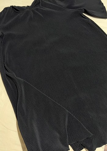 Siyah Piliseli Kısa Kollu  Elbise - Görsel 2