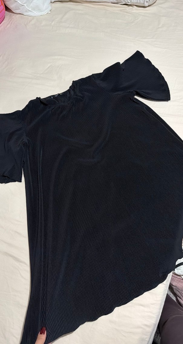 Siyah Piliseli Kısa Kollu  Elbise - Görsel 4