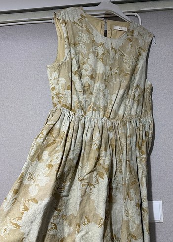 Bej Çiçek Desenli Kolsuz Mini Elbise - Görsel 3