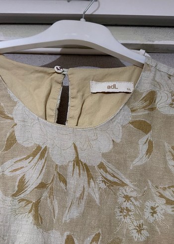 Bej Çiçek Desenli Kolsuz Mini Elbise - Görsel 2