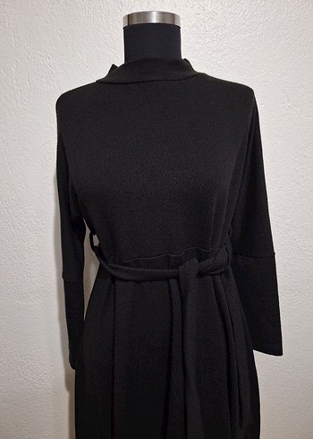 Uzun Siyah Kemerli Yüksek Yakalı Elbise - Görsel 2