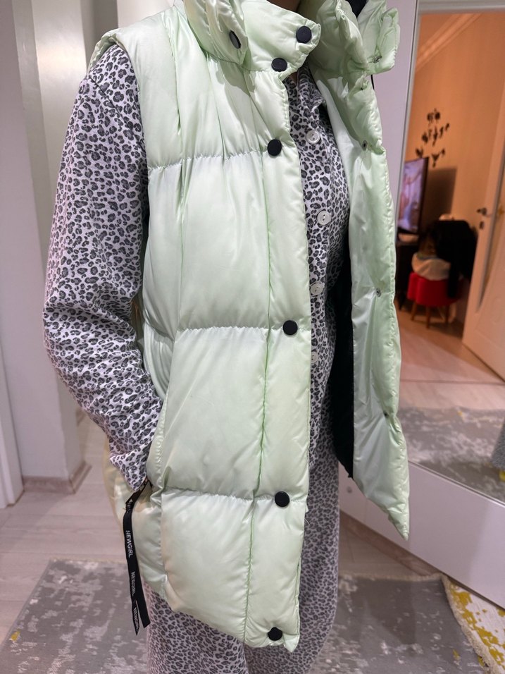 Yeşil Yüksek Yakalı Kadın Yelek - Görsel 2