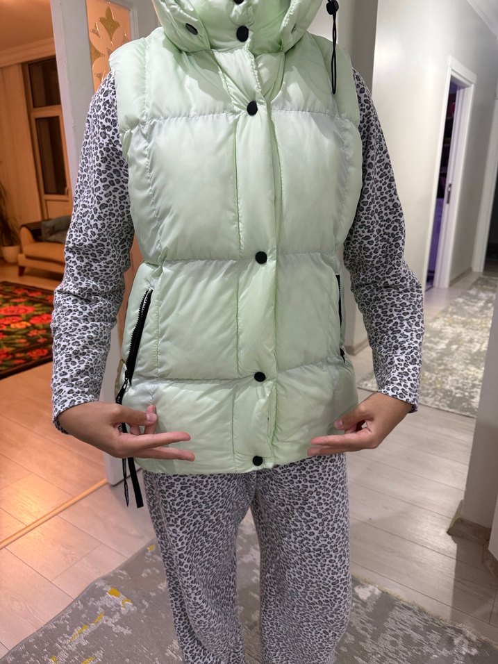 Yeşil Yüksek Yakalı Kadın Yelek - Görsel 4