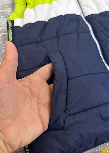8 Yaş Beden Erkek Çocuk Kapüşonlu Renkli Fermuarlı Yelek