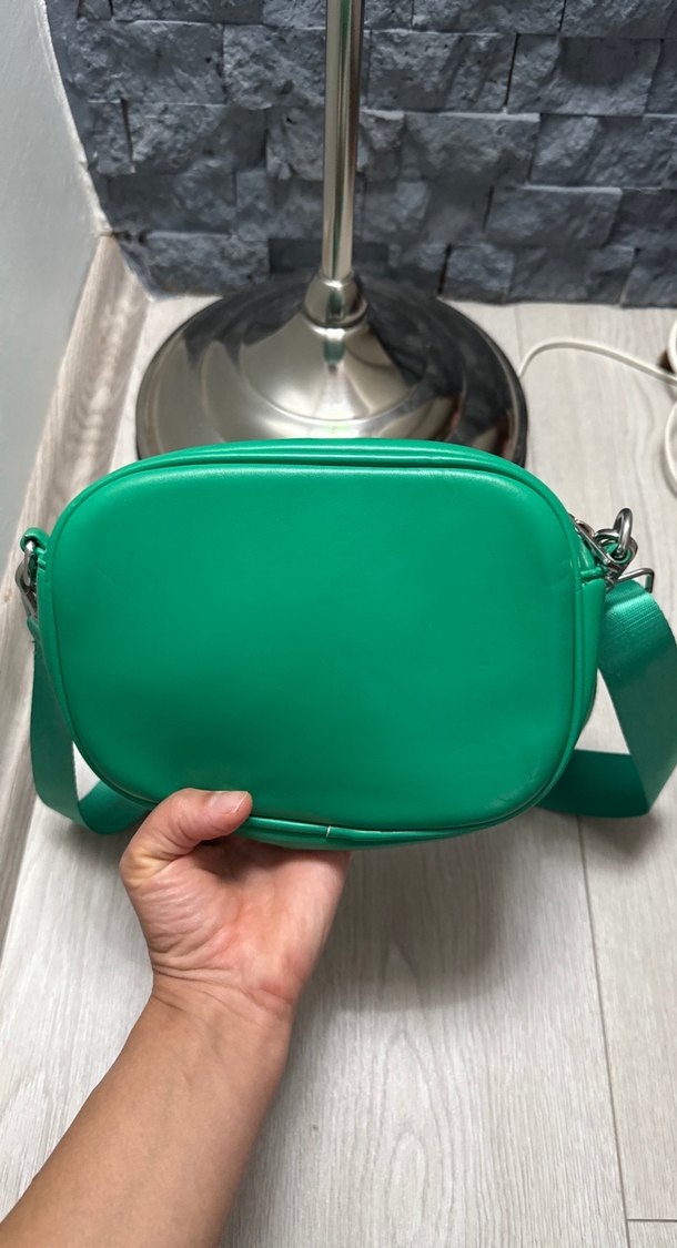 Zincir Detaylı Yeşil Deri Kadın Çanta - Görsel 3