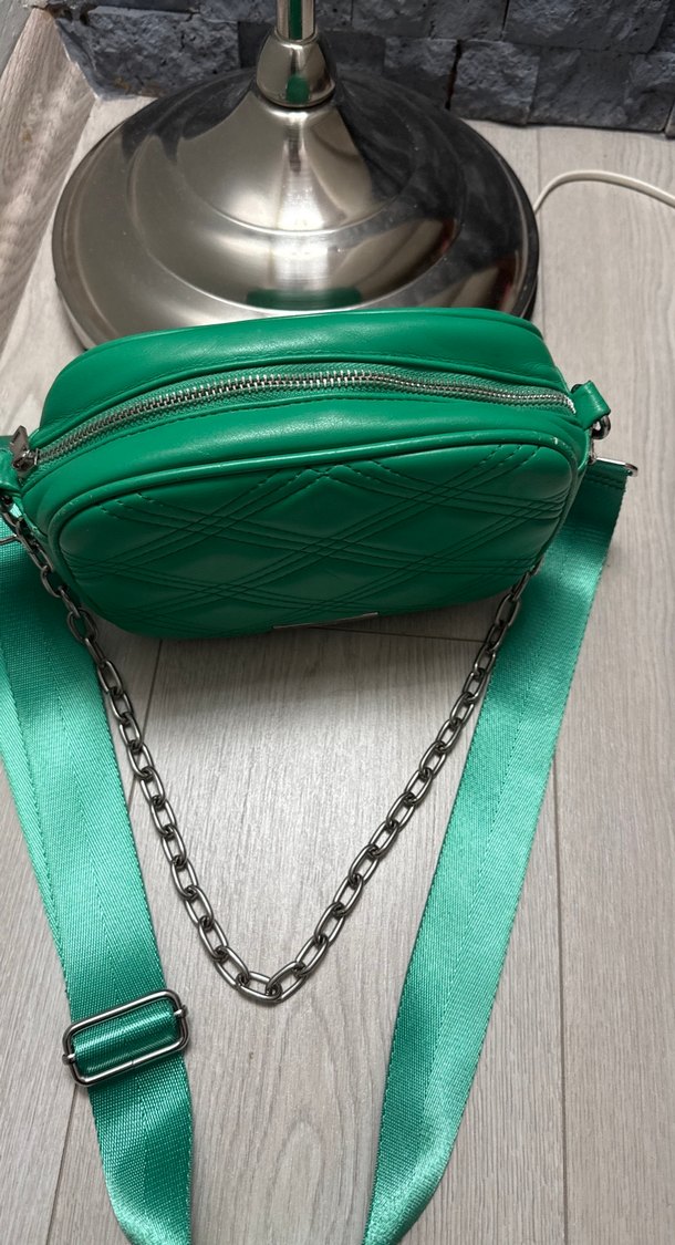 Zincir Detaylı Yeşil Deri Kadın Çanta - Görsel 2