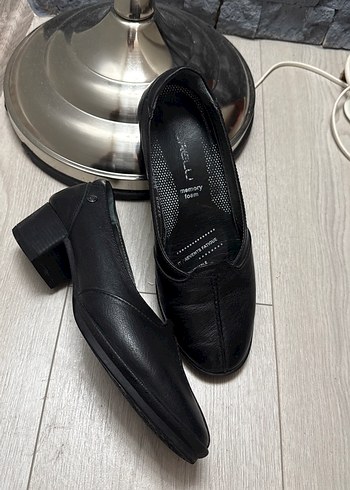 Klasik Siyah Tokalı Kadın Ofis Ayakkabısı
