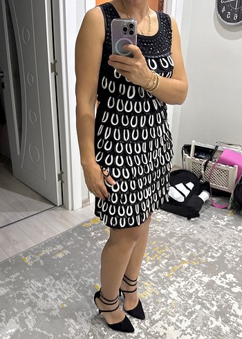 Zincir Detaylı Siyah Mini Elbise - Görsel 2