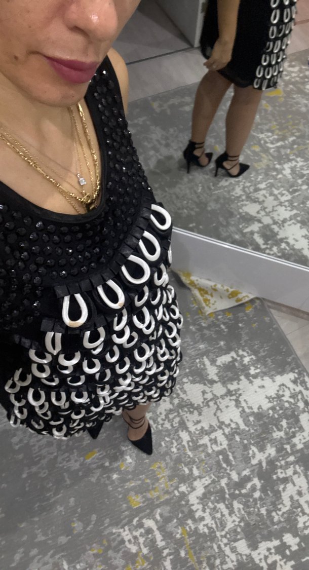 Zincir Detaylı Siyah Mini Elbise - Görsel 3