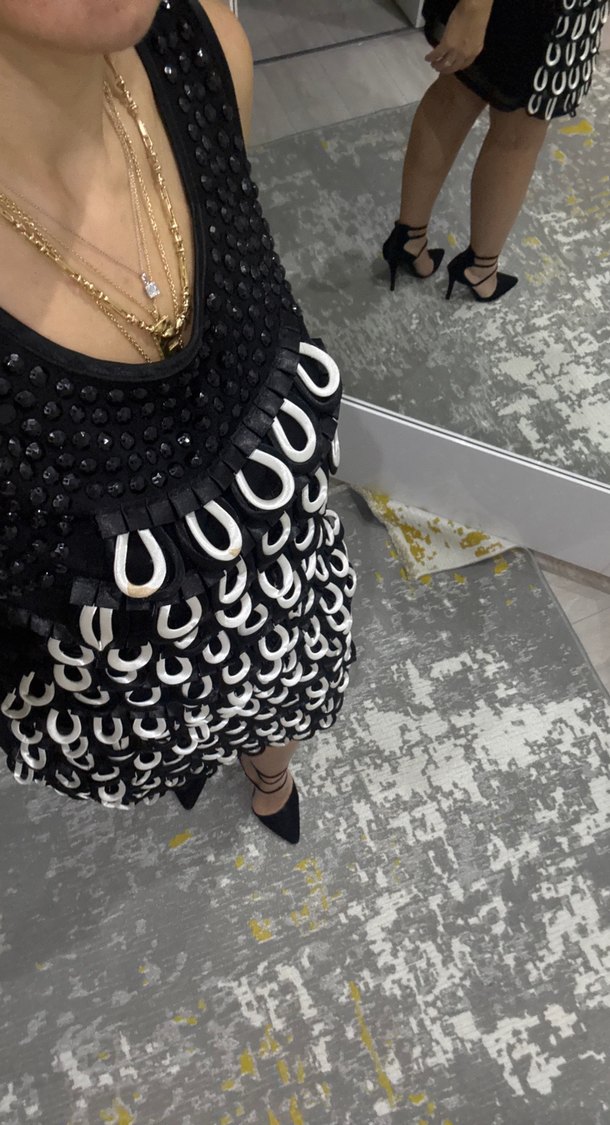 Zincir Detaylı Siyah Mini Elbise - Görsel 4