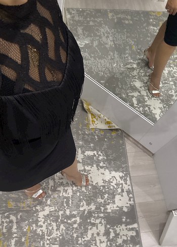 Siyah Püsküllü Midi V Yaka Ofis Elbisesi - Görsel 3