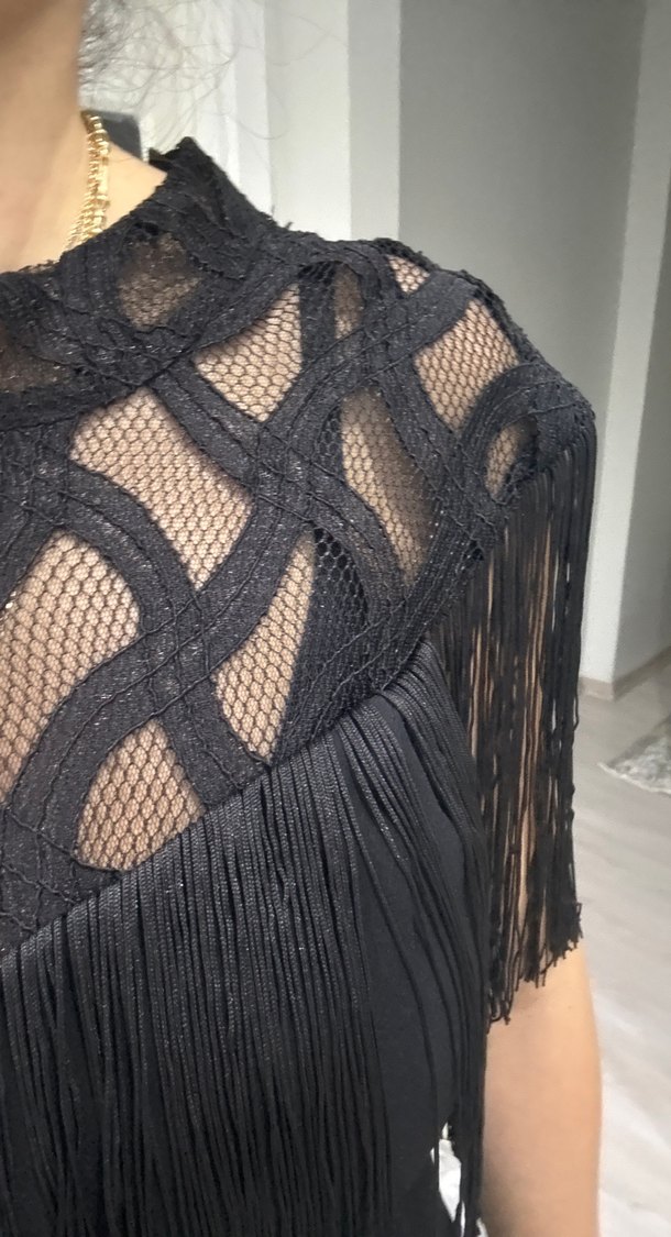 Siyah Püsküllü Midi V Yaka Ofis Elbisesi - Görsel 4