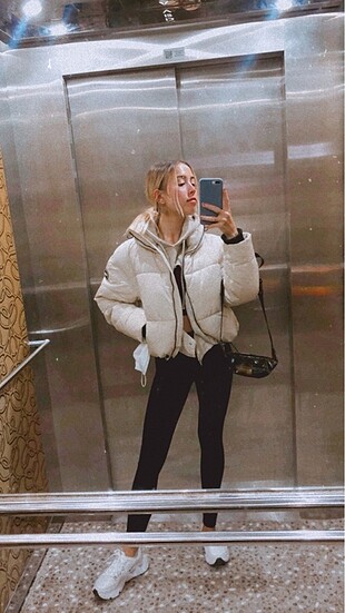 ZARA MONT