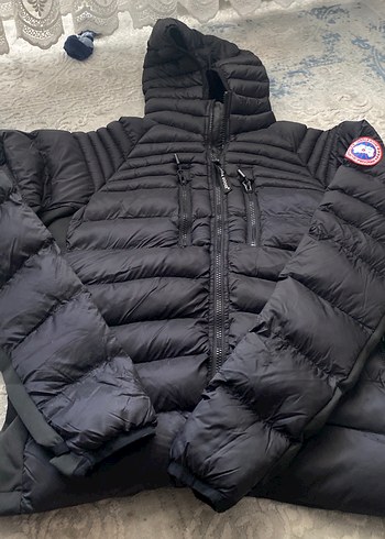 Kadın Siyah Kapüşonlu Kısa Mont