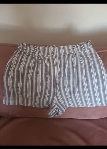 Gri Çizgili Keten Kısa Pilili Kadın şort - Görsel 2